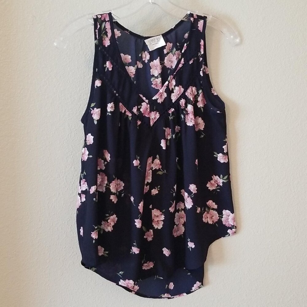 Navy & Pink Floral Patterned Sleeveless Blouse